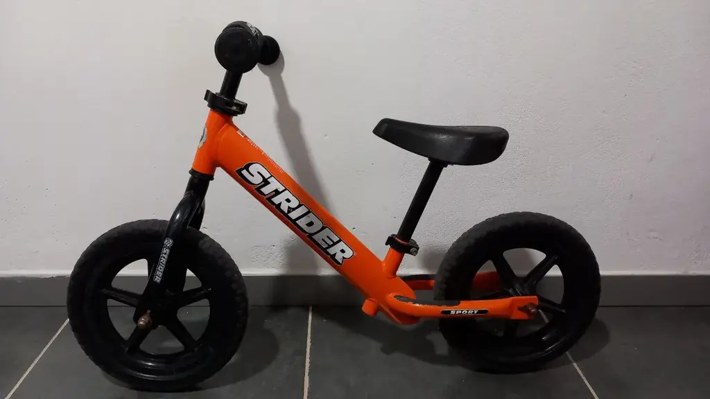 Продам детский беговел. 30 €.