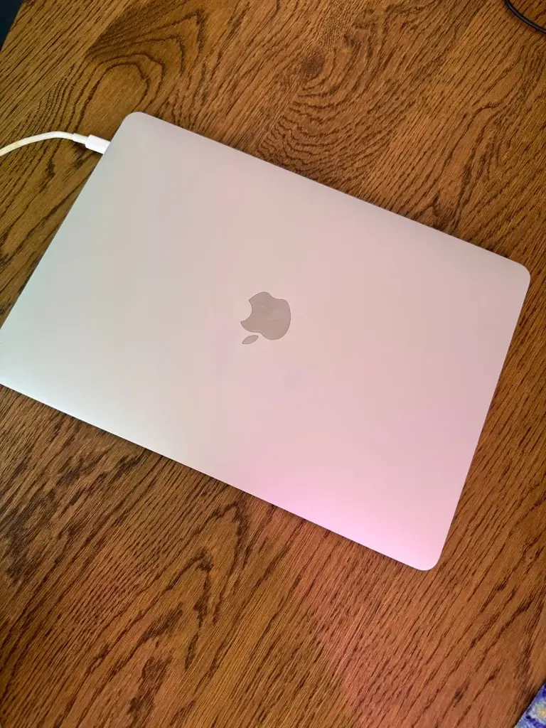 Продаю MacBook Pro 13” (2020)