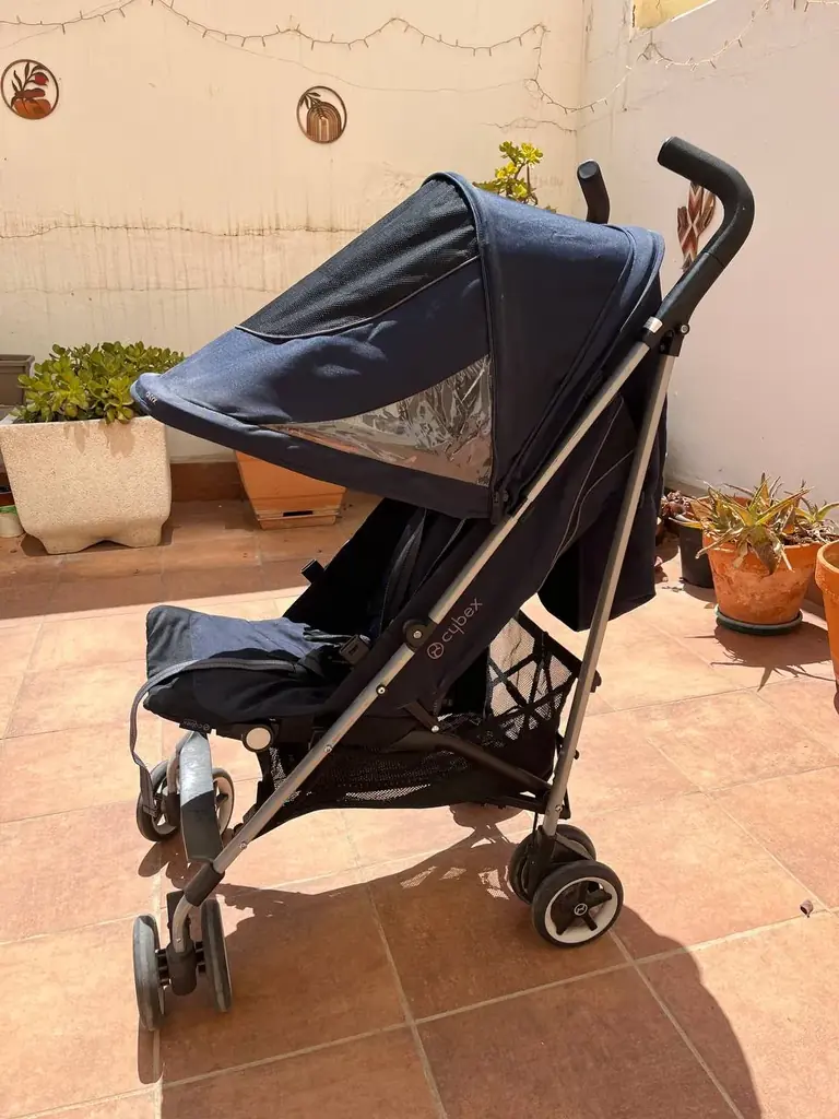 Продается коляска-трость с большим капюшоном Cybex Onyx.