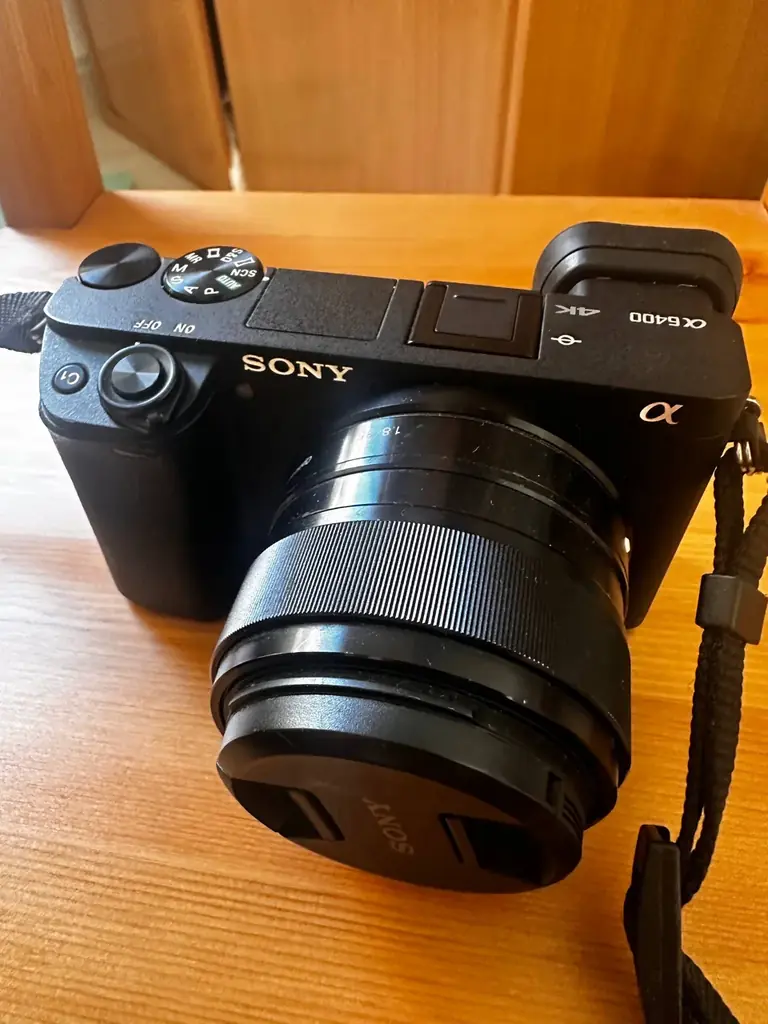 Продаю камеру SONY alpha 6400 и объектив F1.8 35mm, в очень хорошем состоянии, мало пользовались, +…
