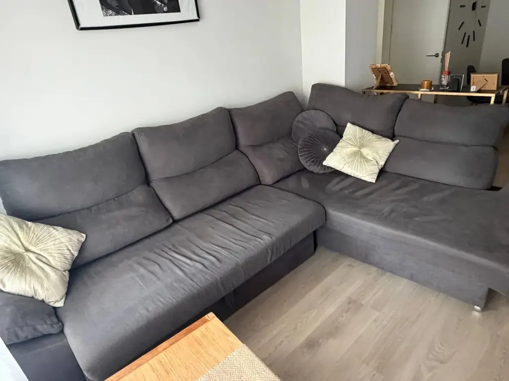 Продаю диван .Дуже зручний ,великий 3м на 2м .Купляли за 1000€ продаю за 350€ (Самовивіз Бенікалап )