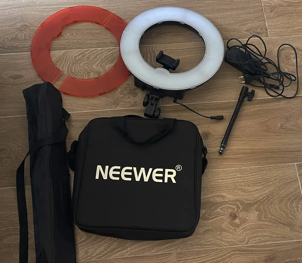 NEEWER Кольцевая светодиодная лампа с штативом, 55 Вт, 5600K, с регулировкой яркости, держателем дл…