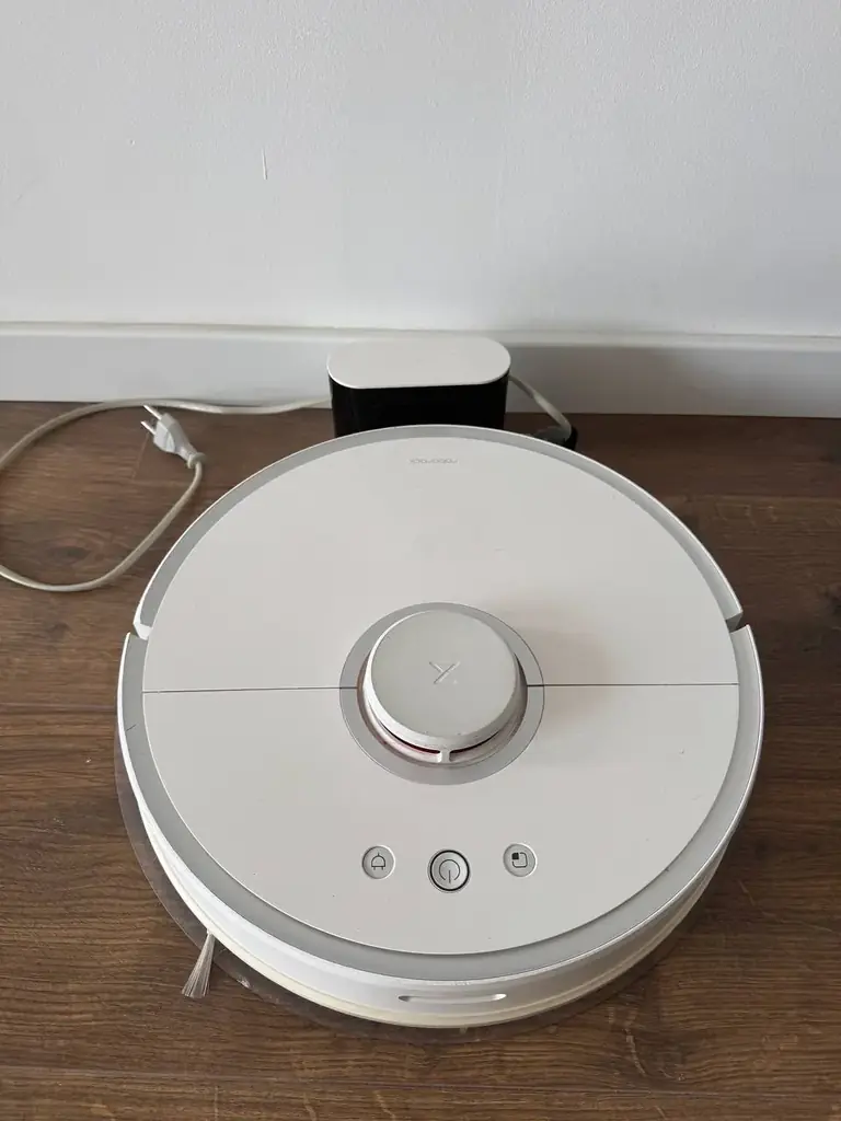 Продаю свого помічника Robot Xiaomi Roborock S5, бо подарували нову модель.