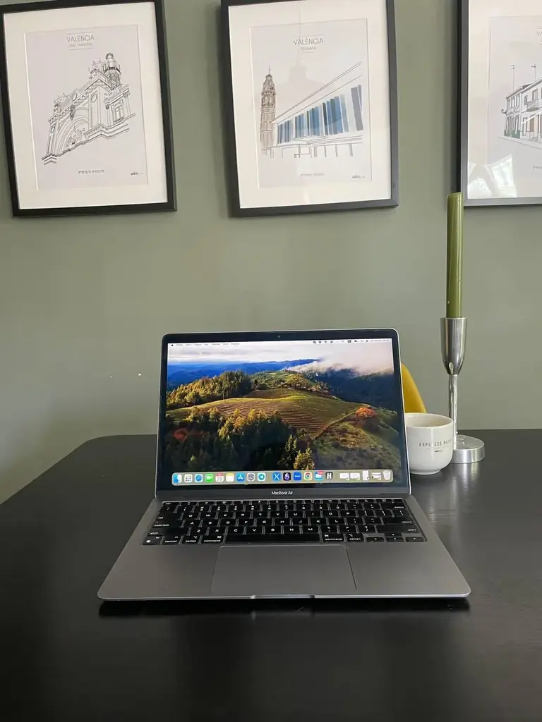 Продаю MacBook Air M1 (2020) — 390 €