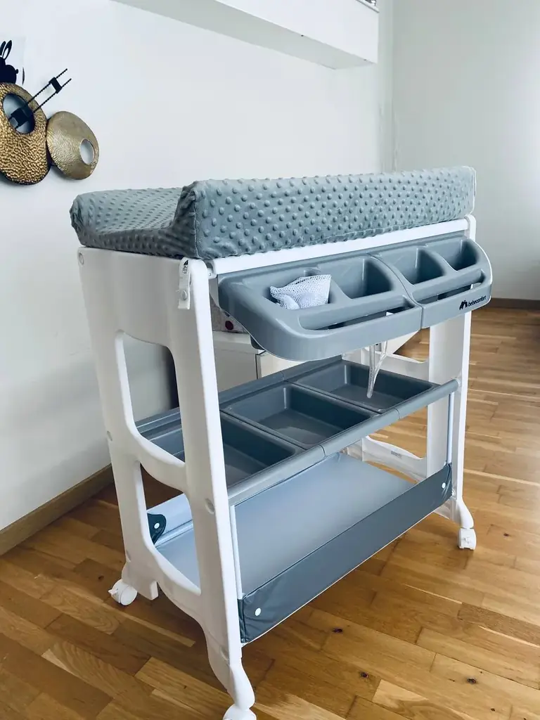 Пеленальный столик + ванна 2 в 1 80 €