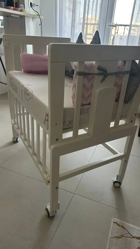 Продается Кроватка 60€ , новая , ребенок поспал 3 месяца.