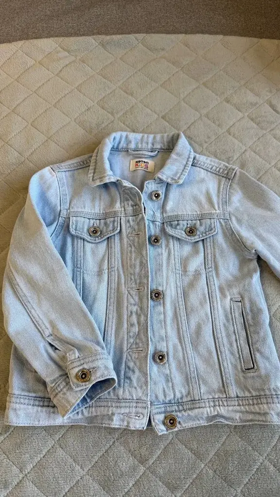 - джинсовка р. 5-6л (110-116) - 10€