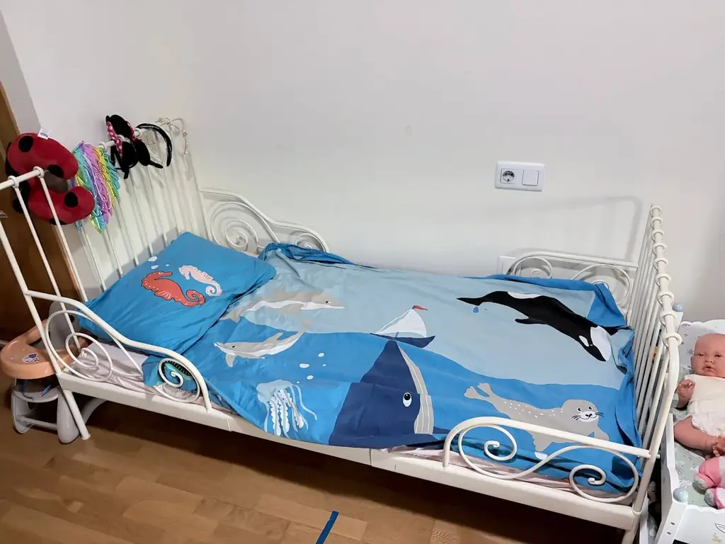 Продам растущую кровать икея с матрасом. Реечное дно деревянное. Забирать в разобранном виде новый …