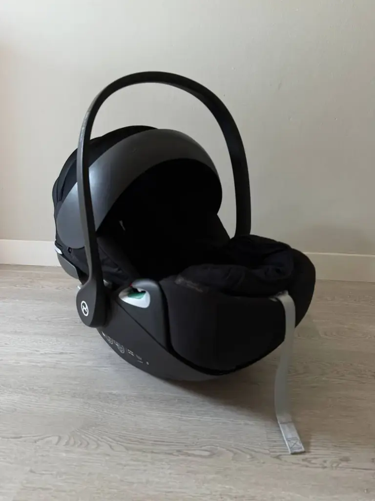 Cybex cloud z + вкладыш для новорожденных