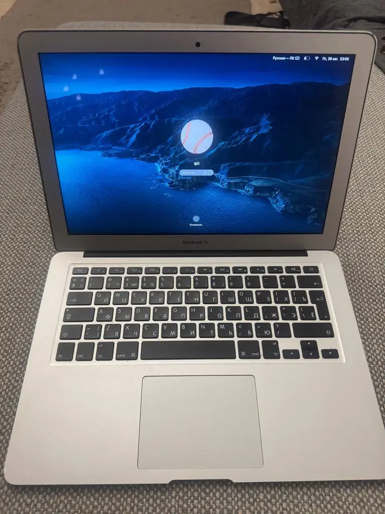 Продаю MacBook Air 13” Early 2015