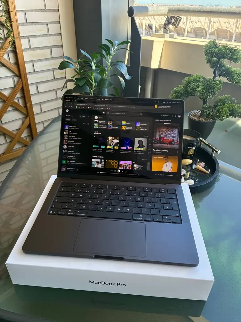 Продам MacBook Pro 14” M5 / 16 GB / 1 TB SSD