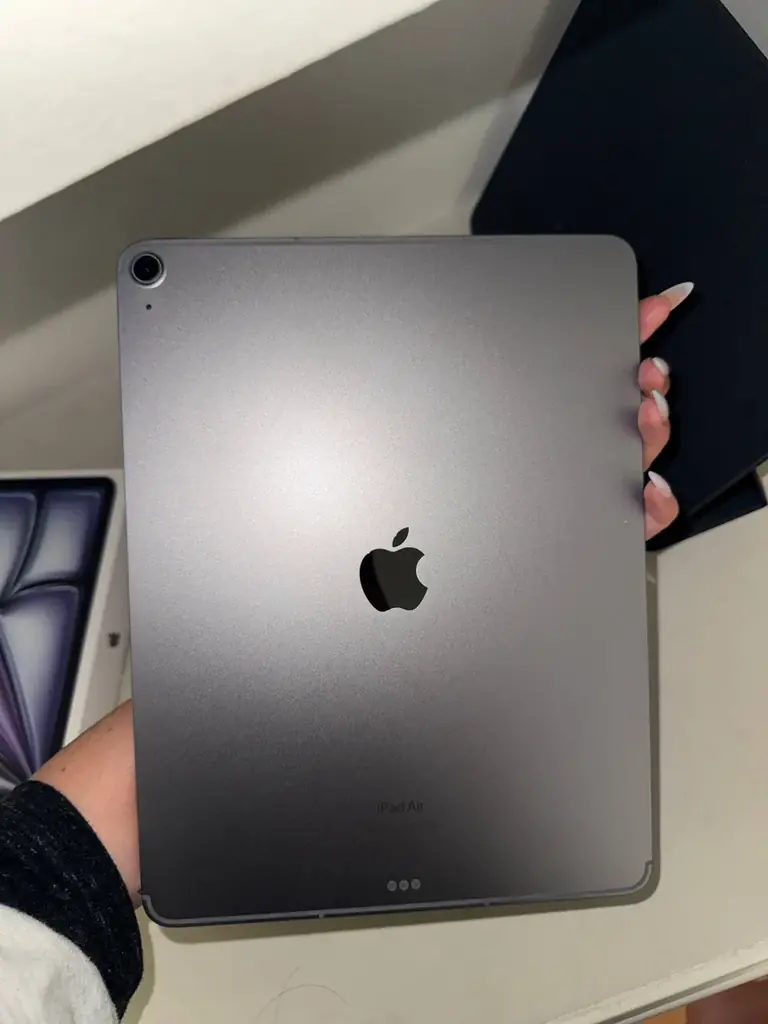 Продам iPad Air 13” M2 (2024) modelo a2899