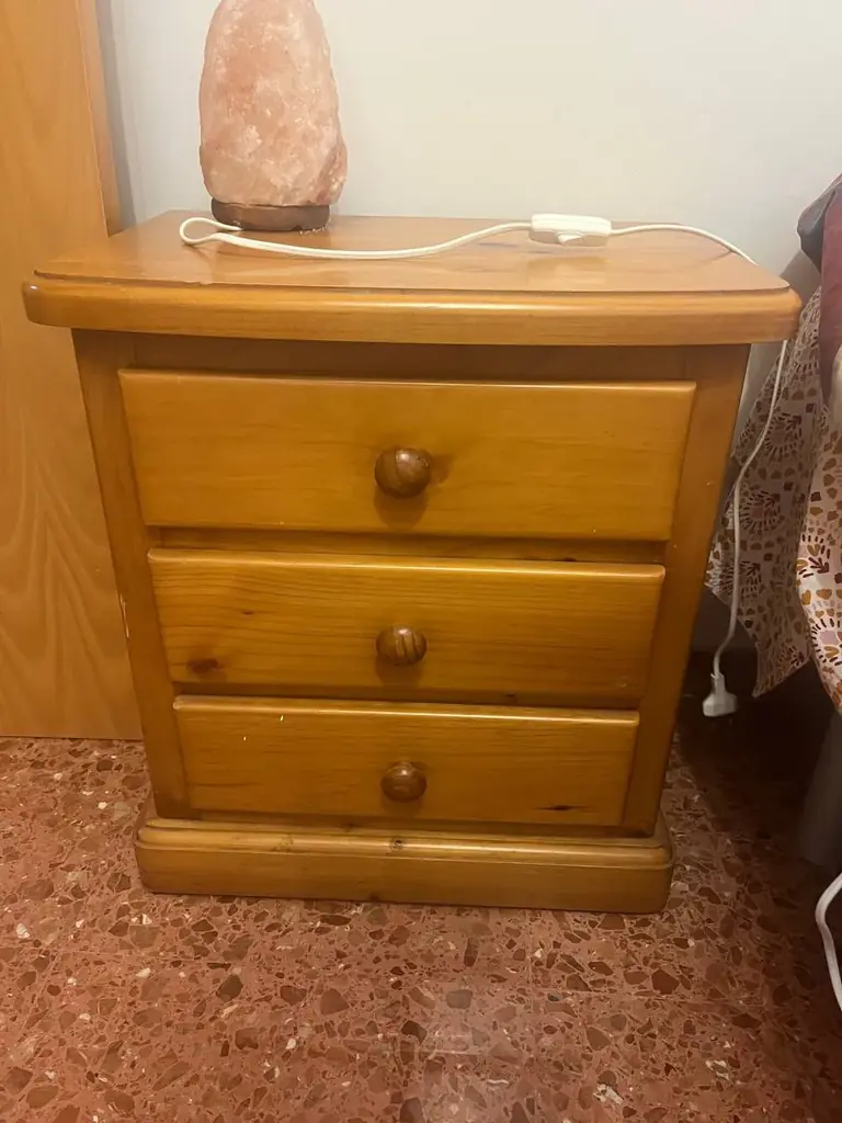 Тумбочка из дерева 20€