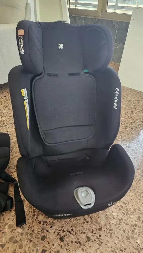 Продам детское автокресло. Почти новое. 70 евро. Для роста 40-150 см.