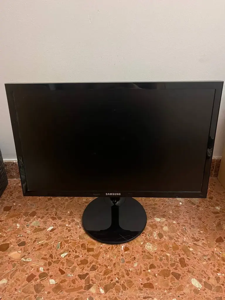 Монитор 8€