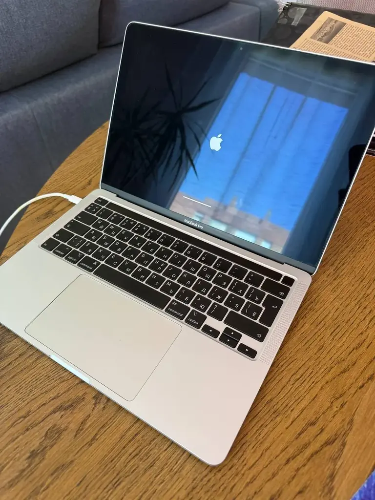 Продаю MacBook Pro 13" (2020)