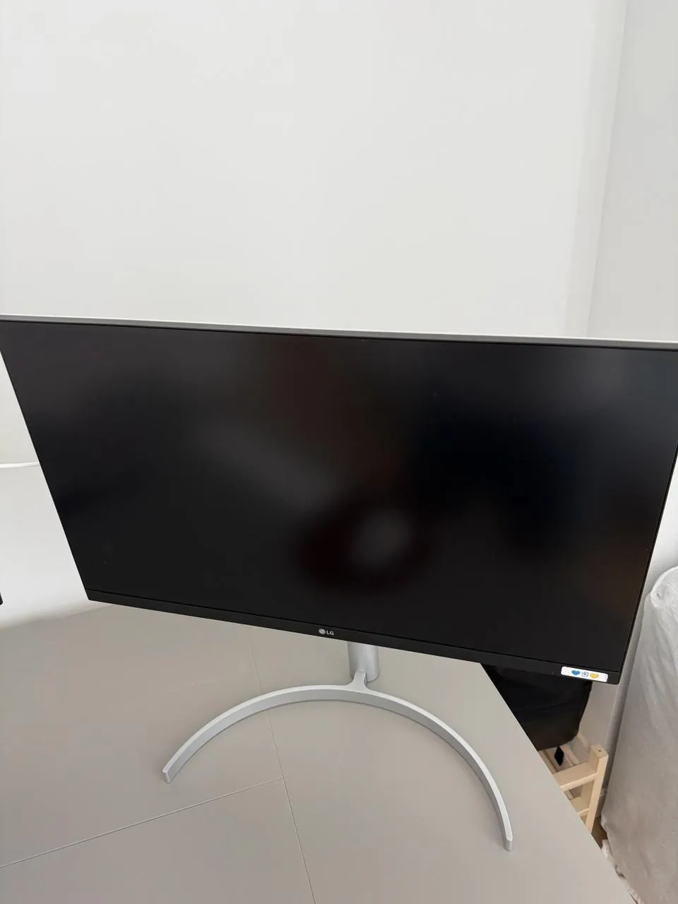 Продам LG UltraFine 27UL850-W, 27", 4K IPS.