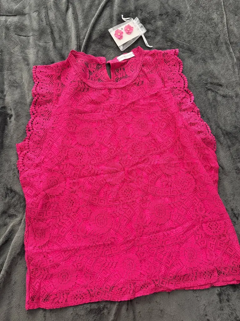 топ и сережки - 15€, новое