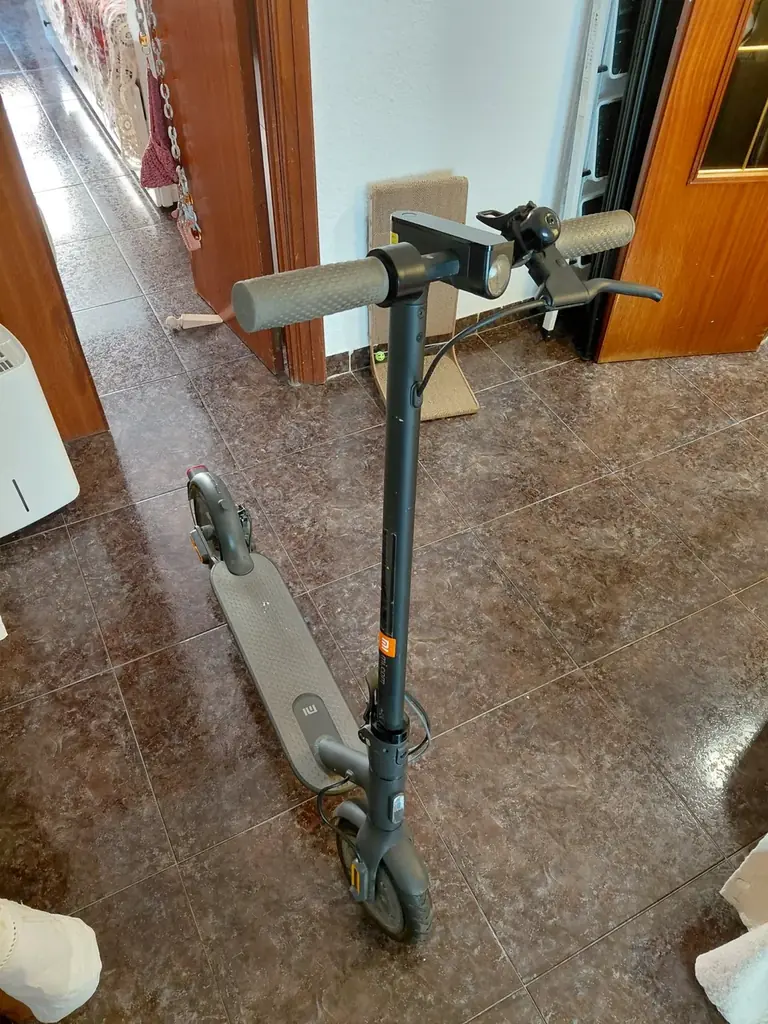Xiaomi Mi Electric Scooter 1S — 110 €