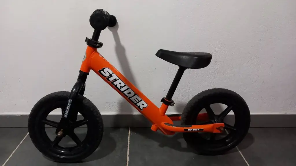 Детский беговел Strider Sport 12 для детей от 18 месяцев, высота сидения регулируется.