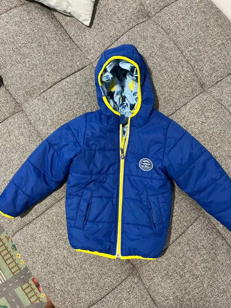 Двусторонняя куртка детская Decathlon на 3 года.