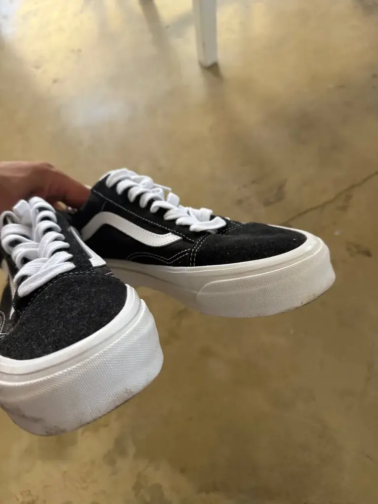 Vans оригинал надел один раз (Даже ценник на подошве еще держится ) , 42 размер , купил за 100 прод…