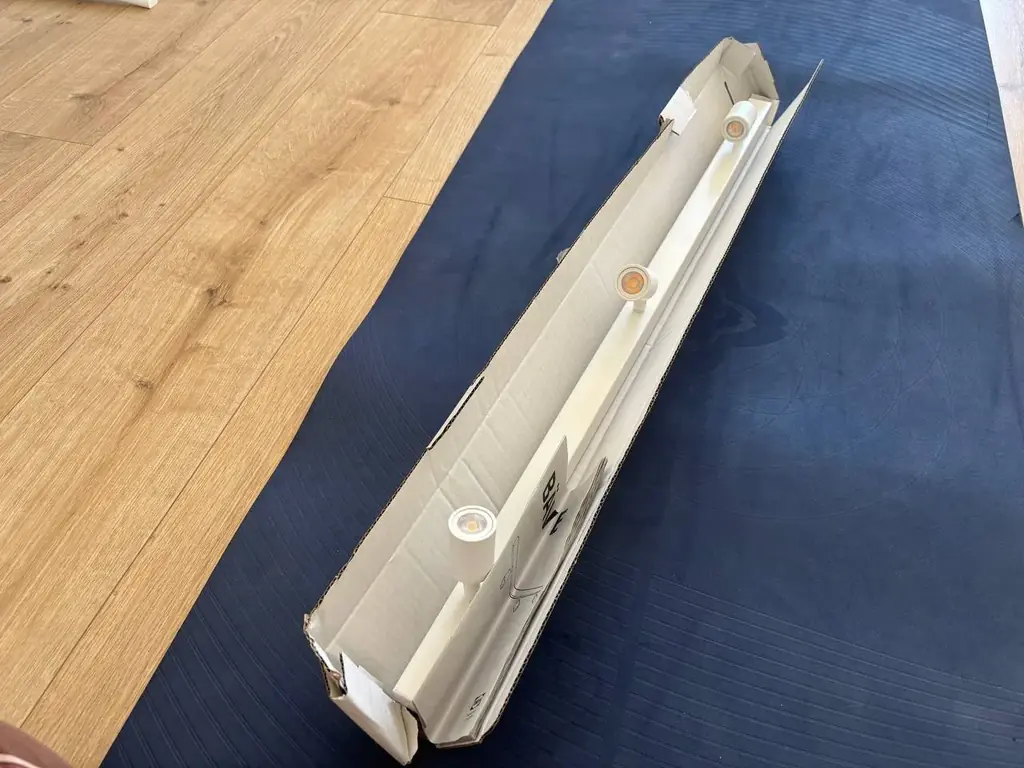 Светильник IKEA BÄVE на 3 спота. Теплый свет, хорошо подойдет для гардеробной/коридора/кухни. Новый…