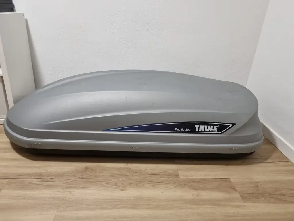 Продаю комплект Thule для крыши автомобиля: