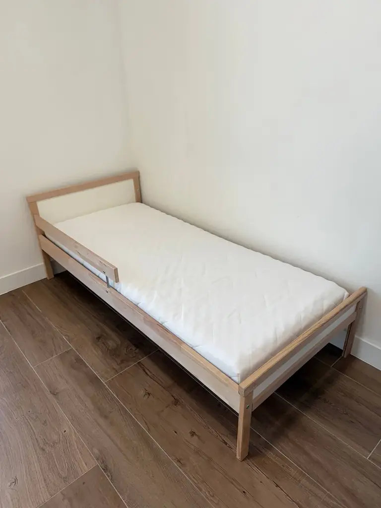 Кровать ikea sniglar 70*160 с основанием и матрасом underlig.