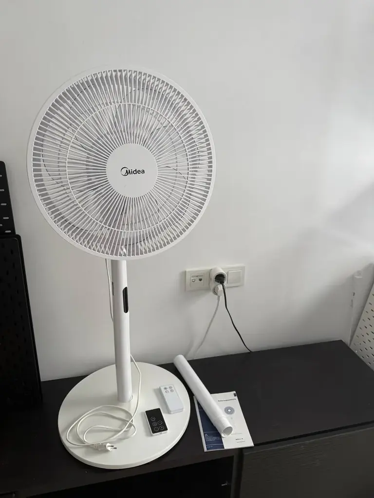 Продам очень тихий и мощный Вентилятор Midea S8