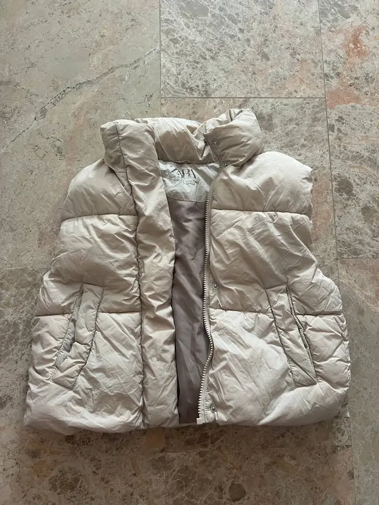 Жилетка Зара, р-р 140, цена €5
