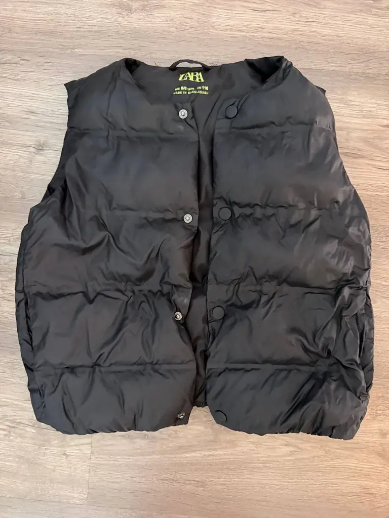 Жилет Zara 116 см в идеальном состоянии 10€