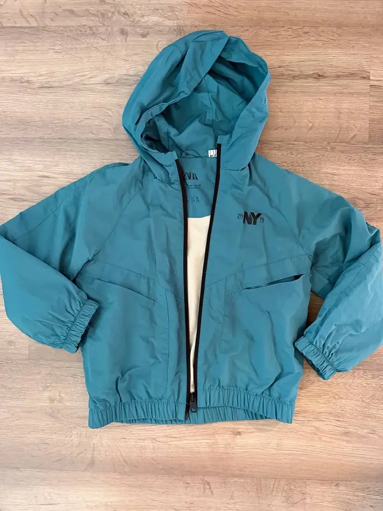 Ветровка Zara 116 см 10€