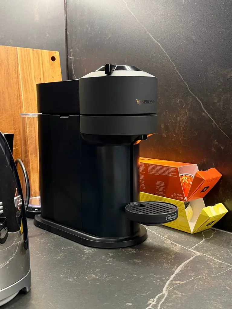 Nespresso Vertuo (DeLonghi, Matt Black), в идеальном состоянии