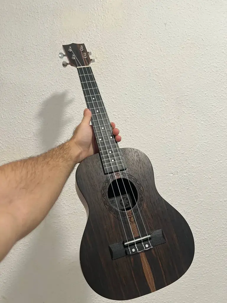 🎸 Продам укулеле TIARe TW19 + чохол