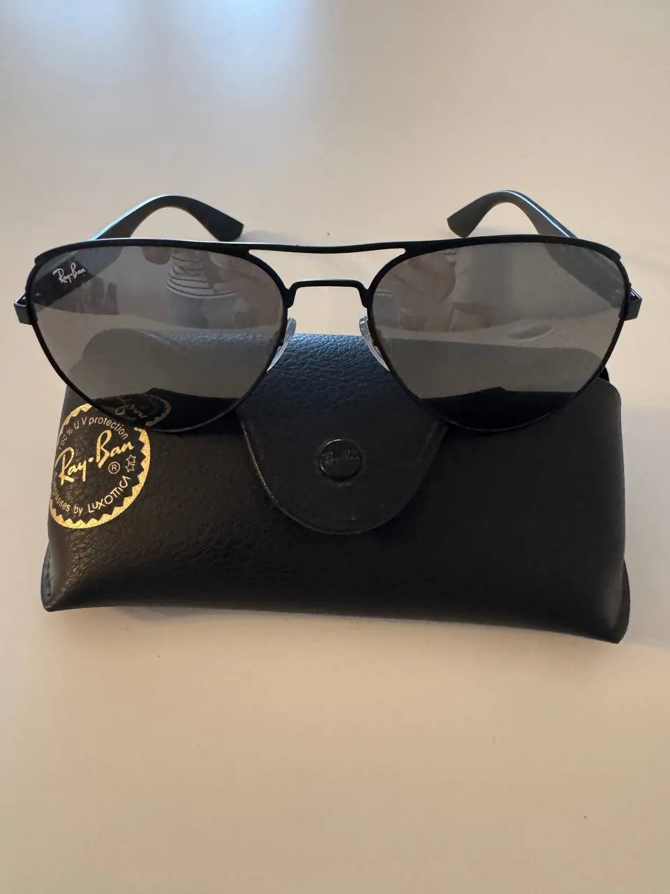 Очки Ray-Ban Aviator с кейсом.