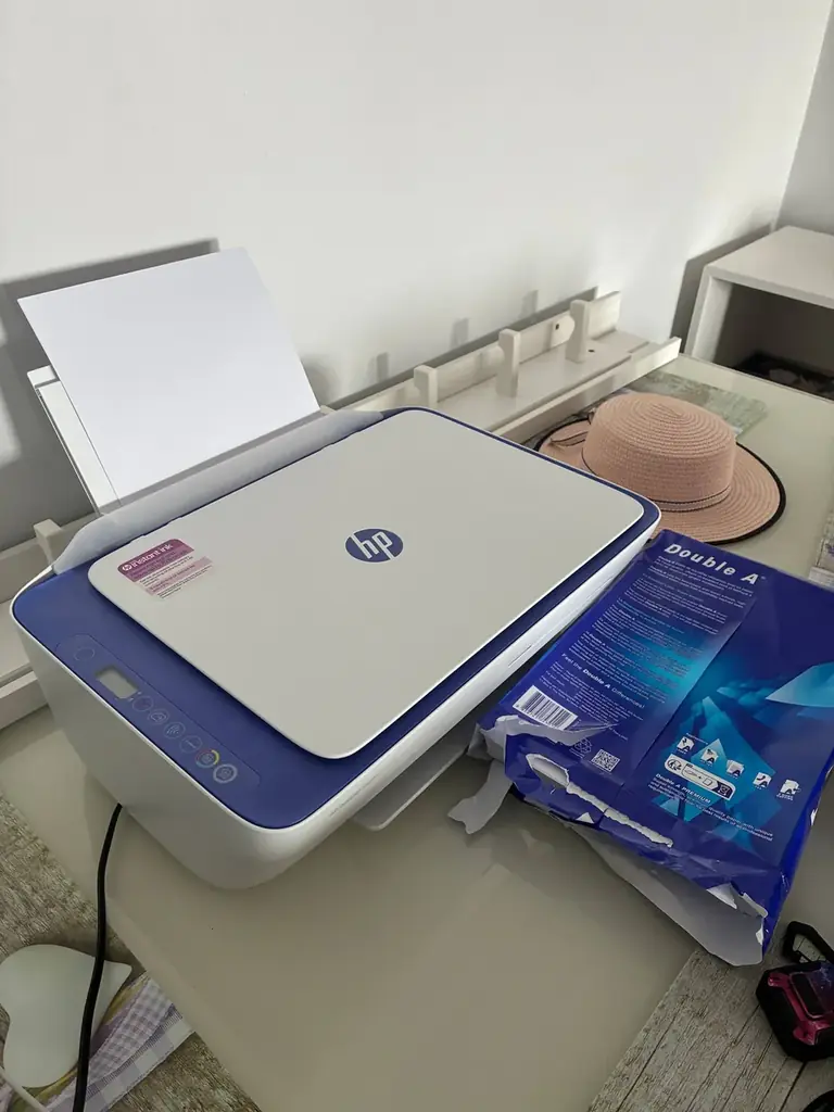 Продам принтер HP DeskJet 2821e с бумагой. Куплены картриджи XL. 60€