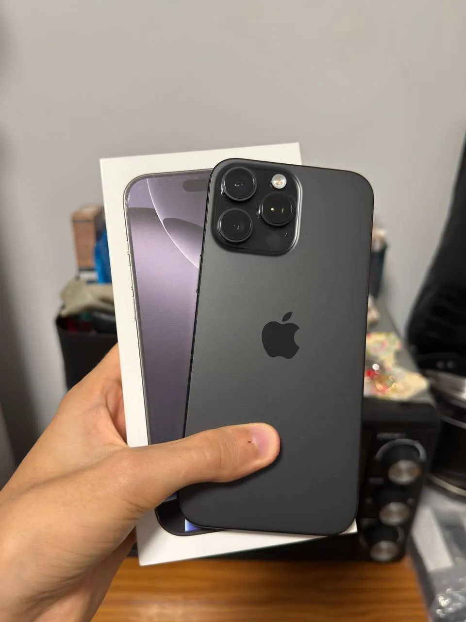 Продам iPhone 16 Pro Max