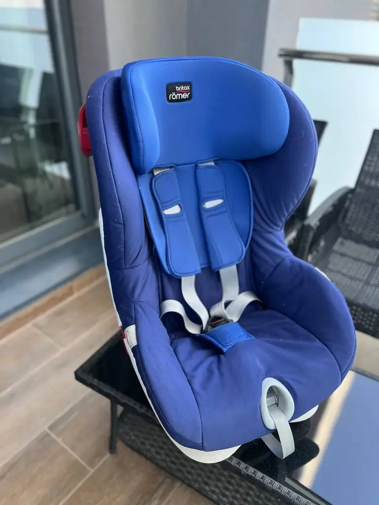 Детское авто кресло BRITAX RÖMER KING II для детей от 9 до 18 кг. Регулируемый подголовник и наклон…