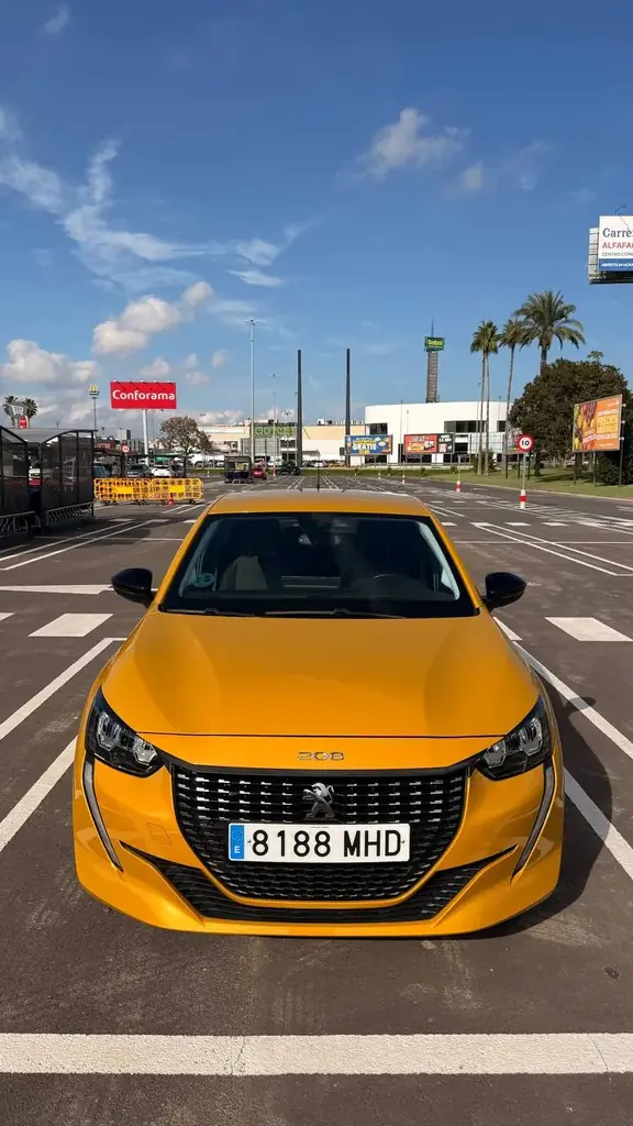 Peugeot 208 1.2 Allure – 2023 | 23 800 км | 15 900 €