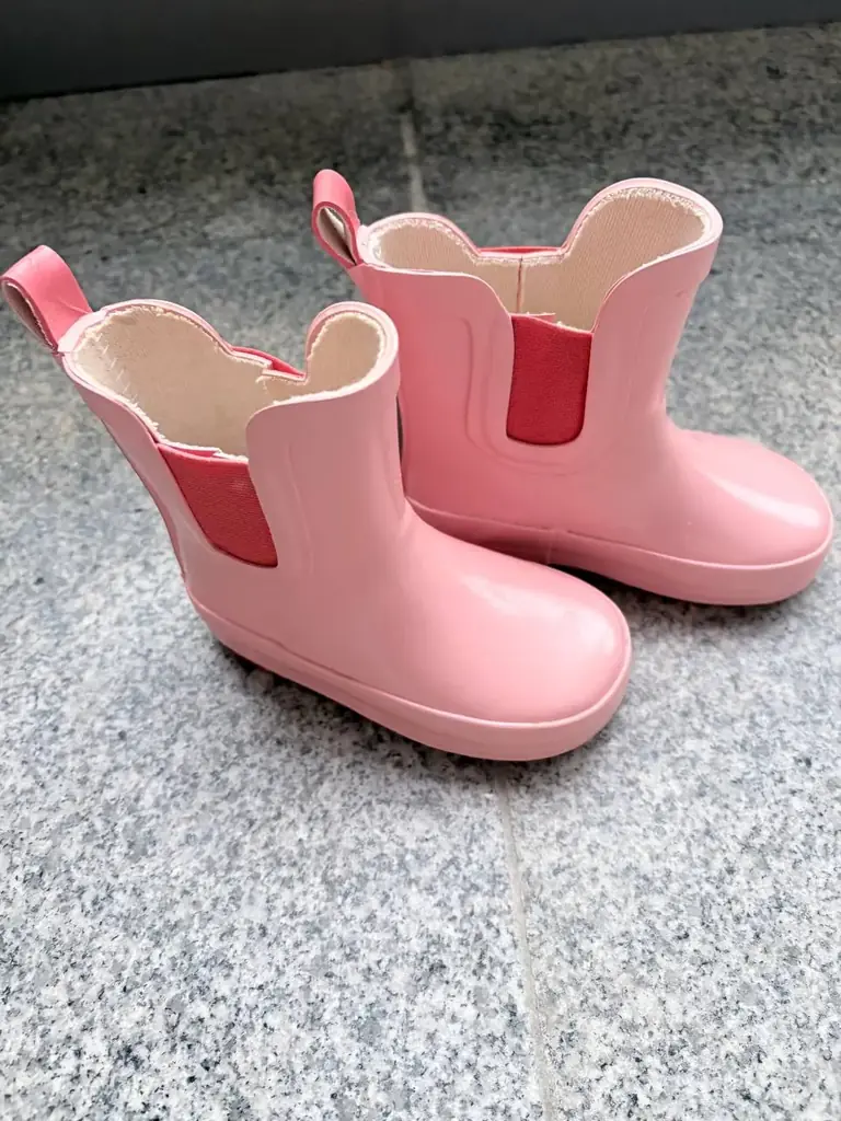 Резиновые сапожки для малышки, для прогулок в дождь, в идеале, 10€ , Мислата (возле Биопарка).