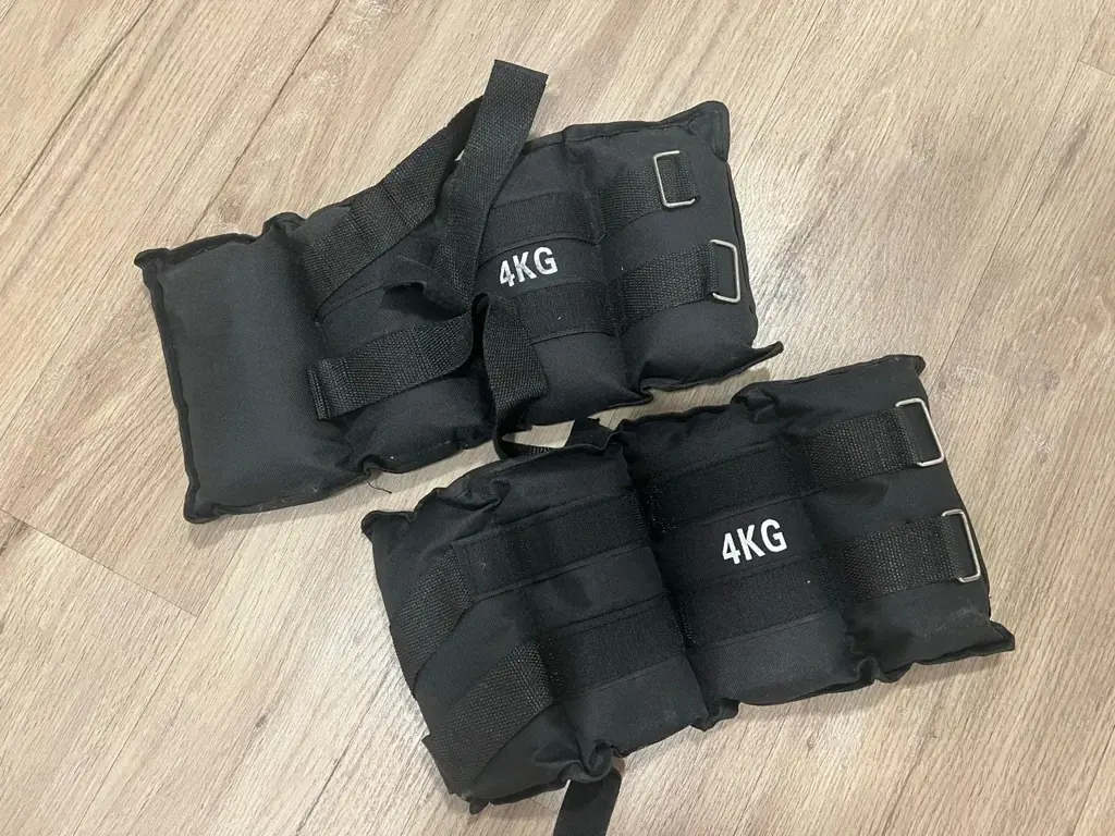 🏋️ Утяжелители на ноги или руки, 2 × 4 кг — 18 €