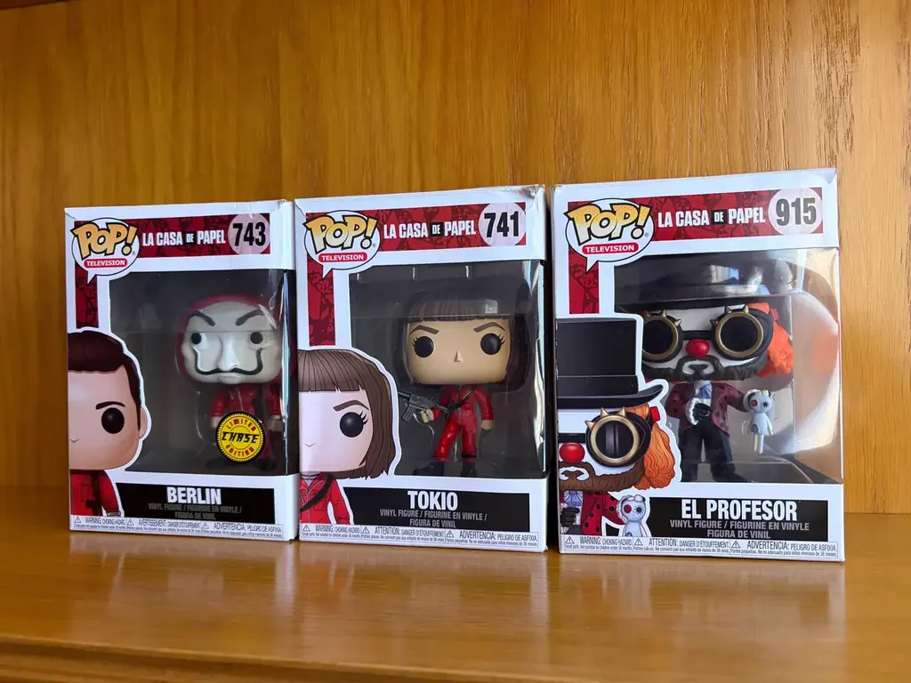Продам фигуры Funko Pop (Бумажный дом). 30 евро за всех.