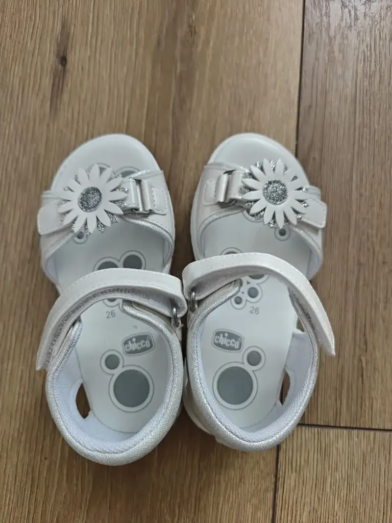 Продам Новые детские сандали Chicco, 26 размер. Не подошёл размер, 150 зл