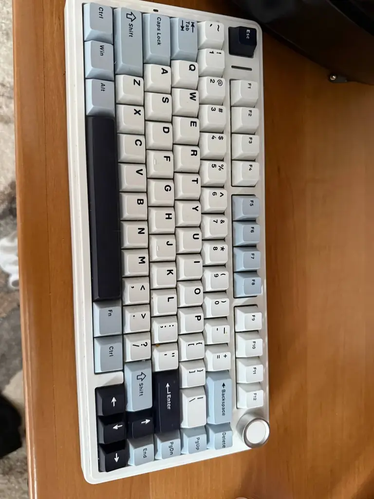 Продам механическую клавиатуру AULA F75