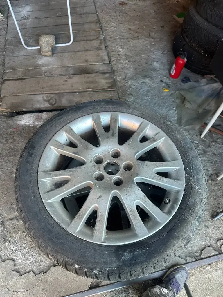 Продам 4 штуки алюминиевые диски Renault R17 разболтовка 5x114.3