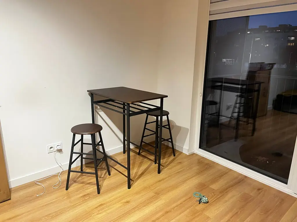 🪑 Продам барный стол и 2 стула