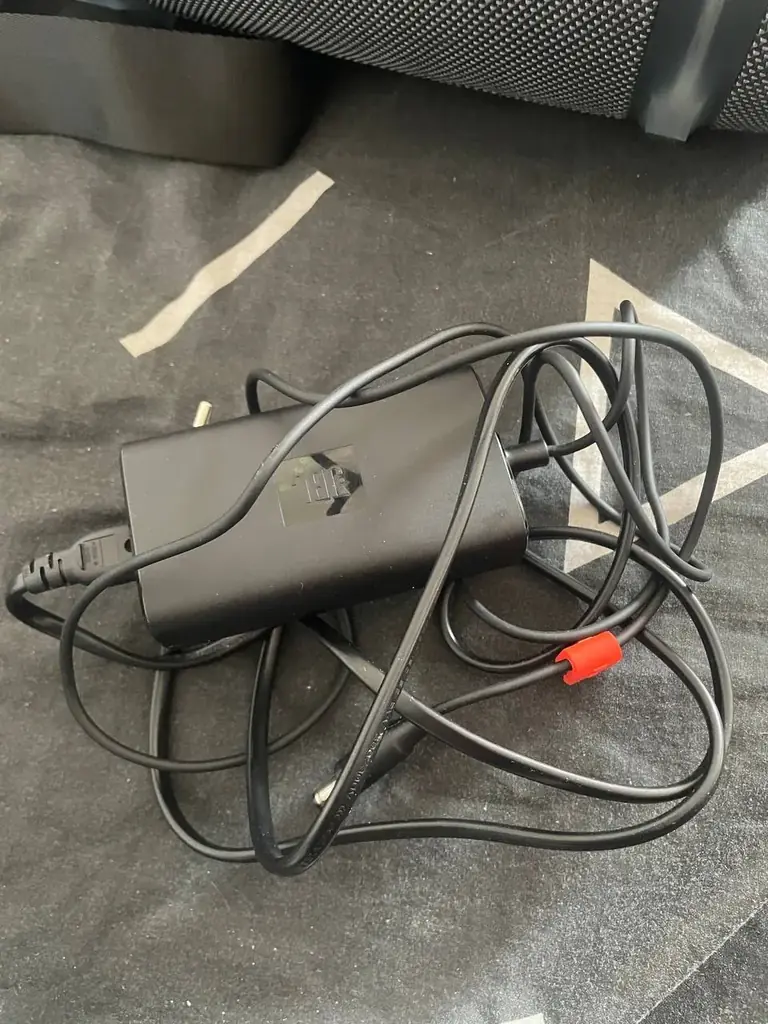 Продам колонку JBL XTREME у хорошому стані у використані була Тільки 3 місяца