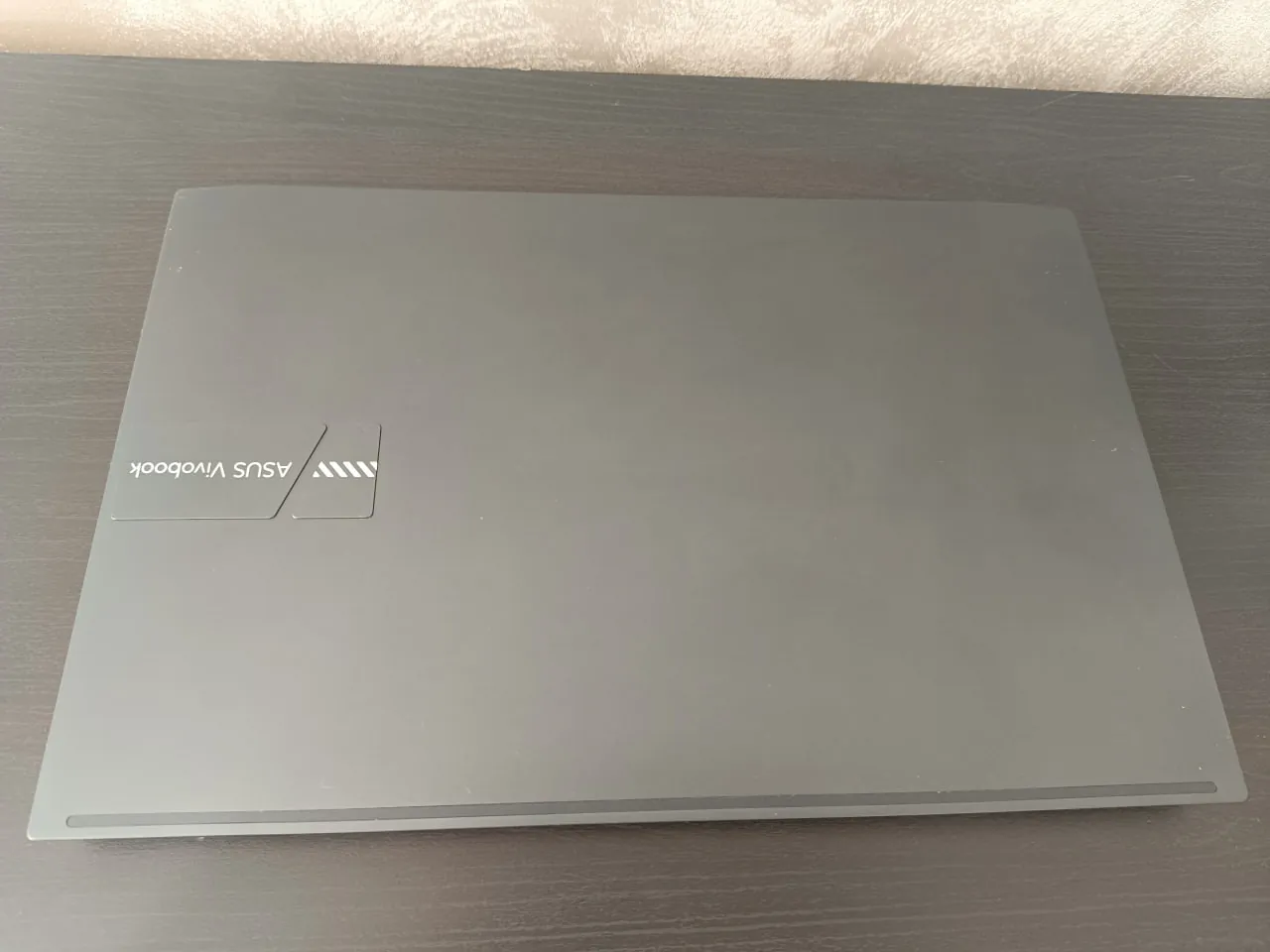 Продам робочу конячку з шикарною OLED матрицею.