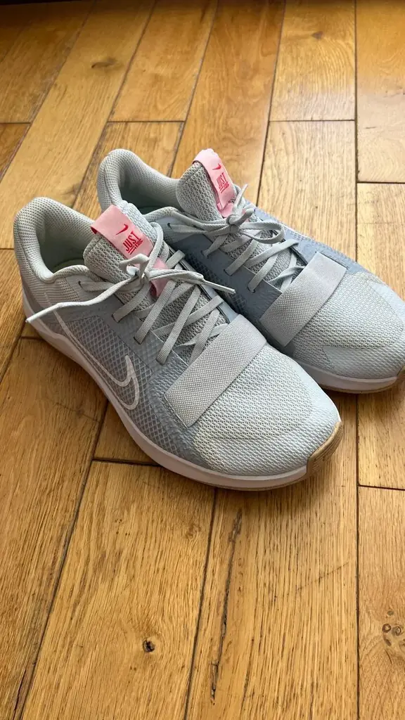 Продам кроссовки Nike
